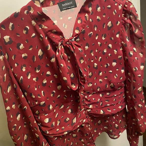 Bardot size 6/small burgundy & leopard print blouse - Picture 2 of 5